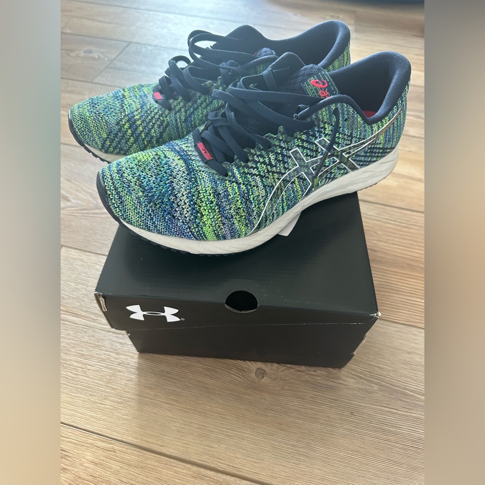 LIGHTLY used Men’s Asics size 8.5!